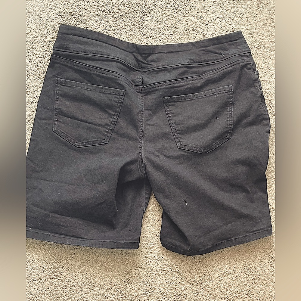 Croft & Barrow Black Shorts Size 16A